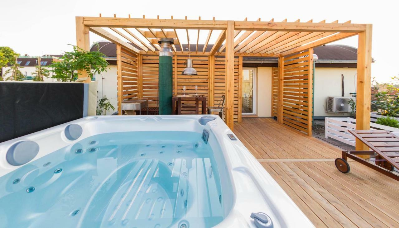 Romantic With Jacuzzi Lejlighed